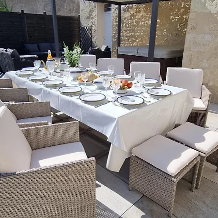 DOMAINE DES PIERRES PRECIEUSES - Demeure de Charme - Grand Standing - 15 pers - Spa - Massages - Détente et Bien-être - 30' Bordeaux Vakantiehuis *