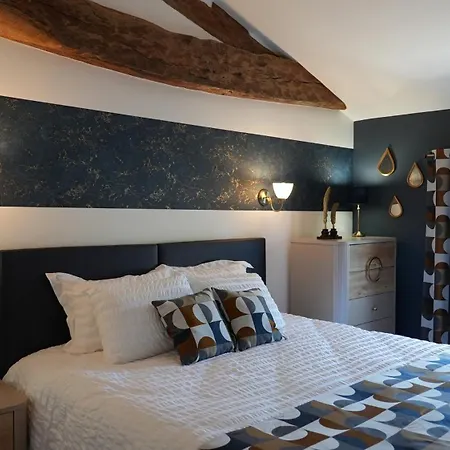 DOMAINE DES PIERRES PRECIEUSES - Demeure de Charme - Grand Standing - 15 pers - Spa - Massages - Détente et Bien-être - 30' Bordeaux Vakantiehuis