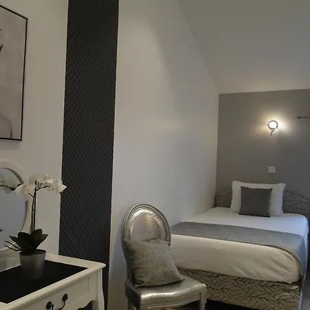 Vakantiehuis Domaine Des Pierres Precieuses - Sejour Signature A La Campagne - Chic & Charme - Grand Standing - Climatisation - 15 Pers - - Massages - Proche Bordeaux